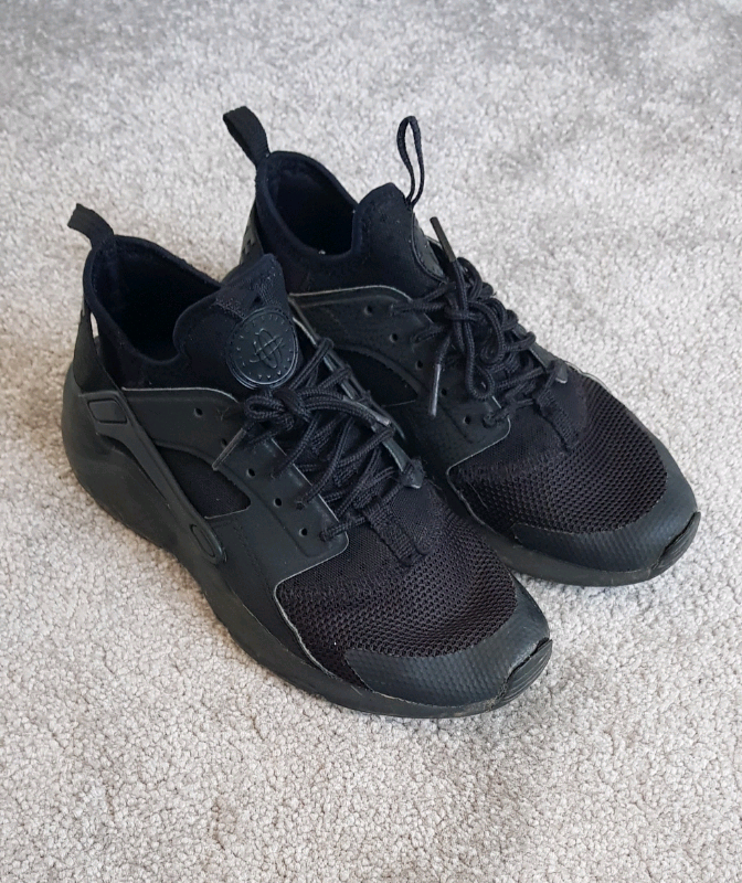 nike huarache black size 4